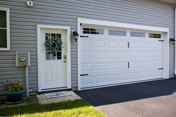 24/7 Emergency Garage Door Roller Replacement experts in Saluda, SC